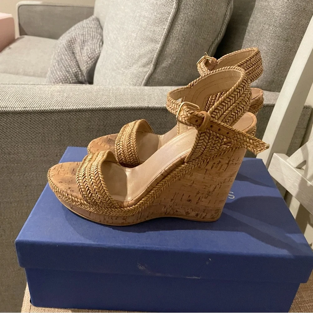 Stuart Weitzman: Jezebel Leather Wedge Sandals - Picture 3 of 7